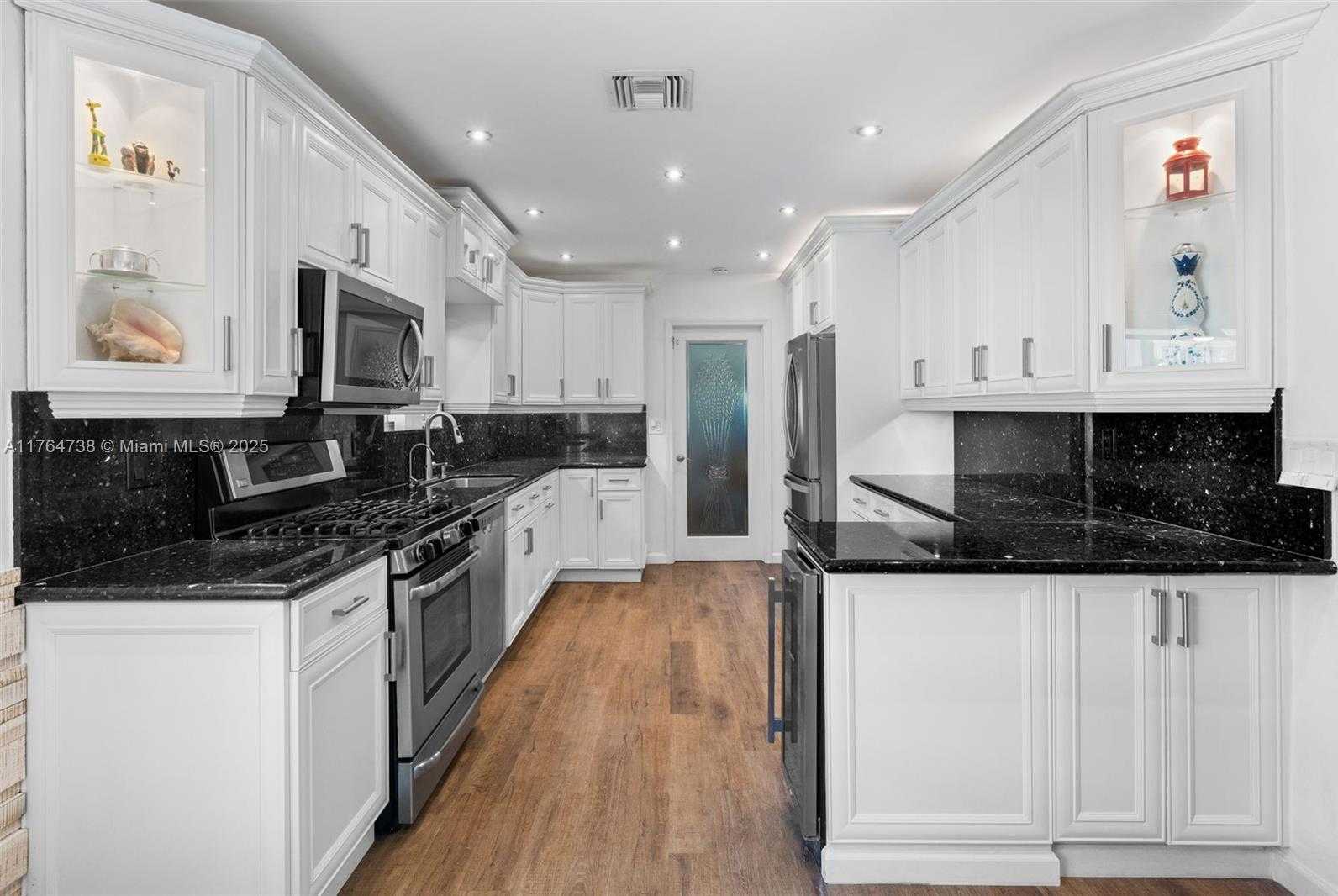 Small Image of 7770 HAWTHORNE AVE, Miami Beach Number 20