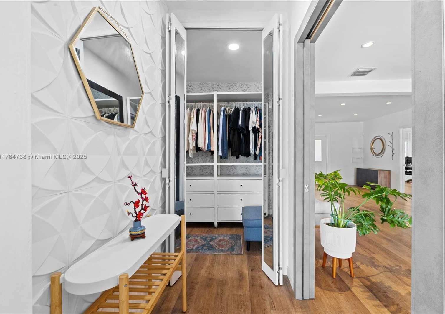 Small Image of 7770 HAWTHORNE AVE, Miami Beach Number 30