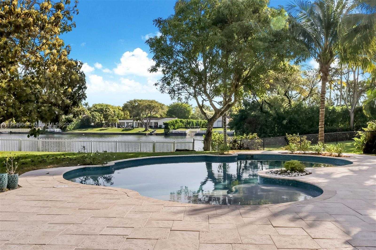 Small Image of 13575 SOUTH WEST 72ND AVE, Pinecrest Number 29