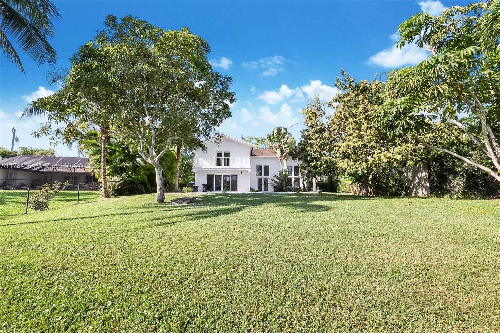 Small Image of 13575 SOUTH WEST 72ND AVE, Pinecrest Number 31