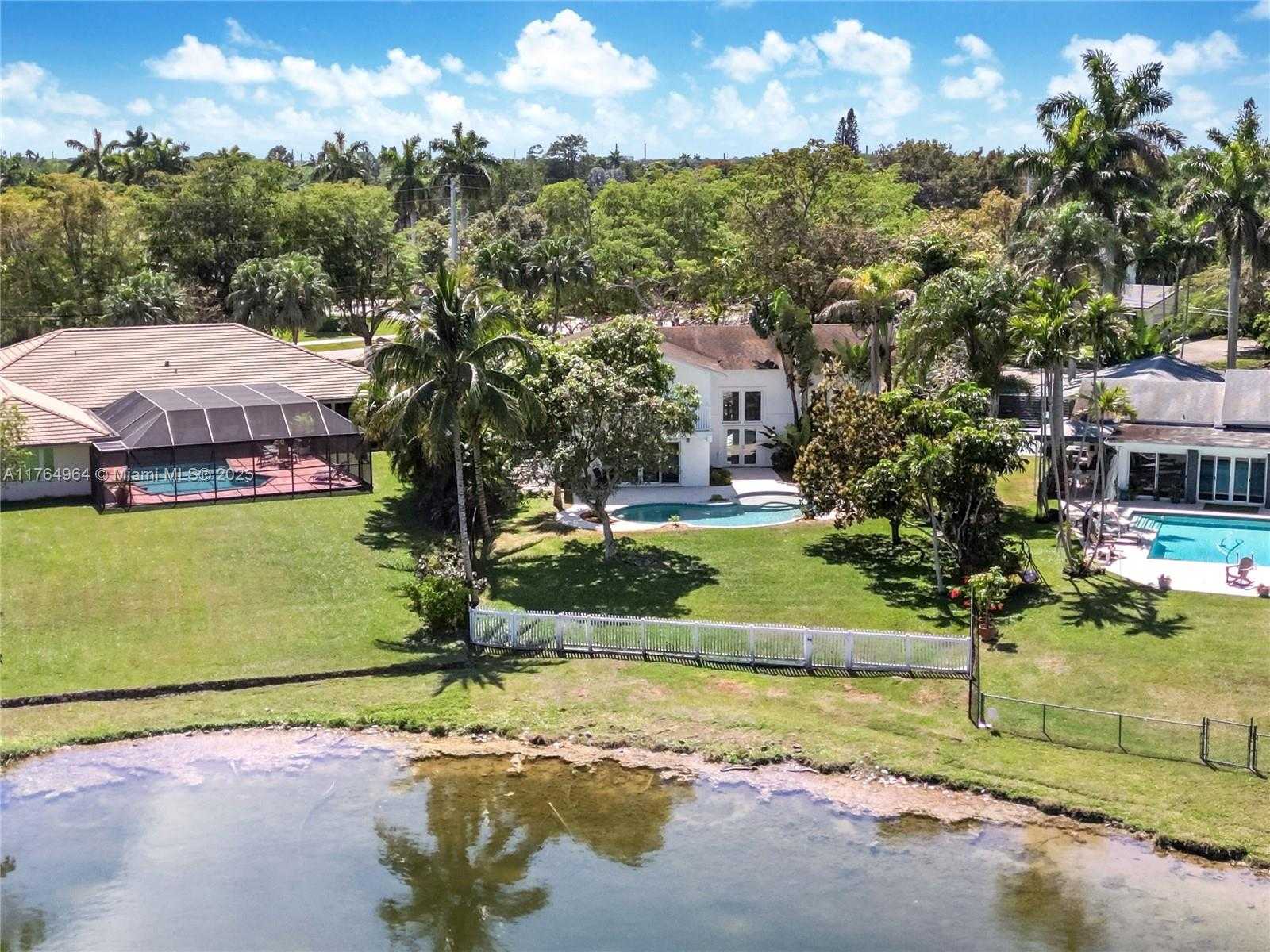 Small Image of 13575 SOUTH WEST 72ND AVE, Pinecrest Number 33