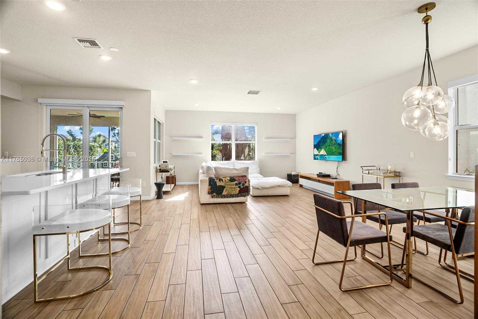 Small Image of 1575 BURSERA TER, Hollywood Number 9