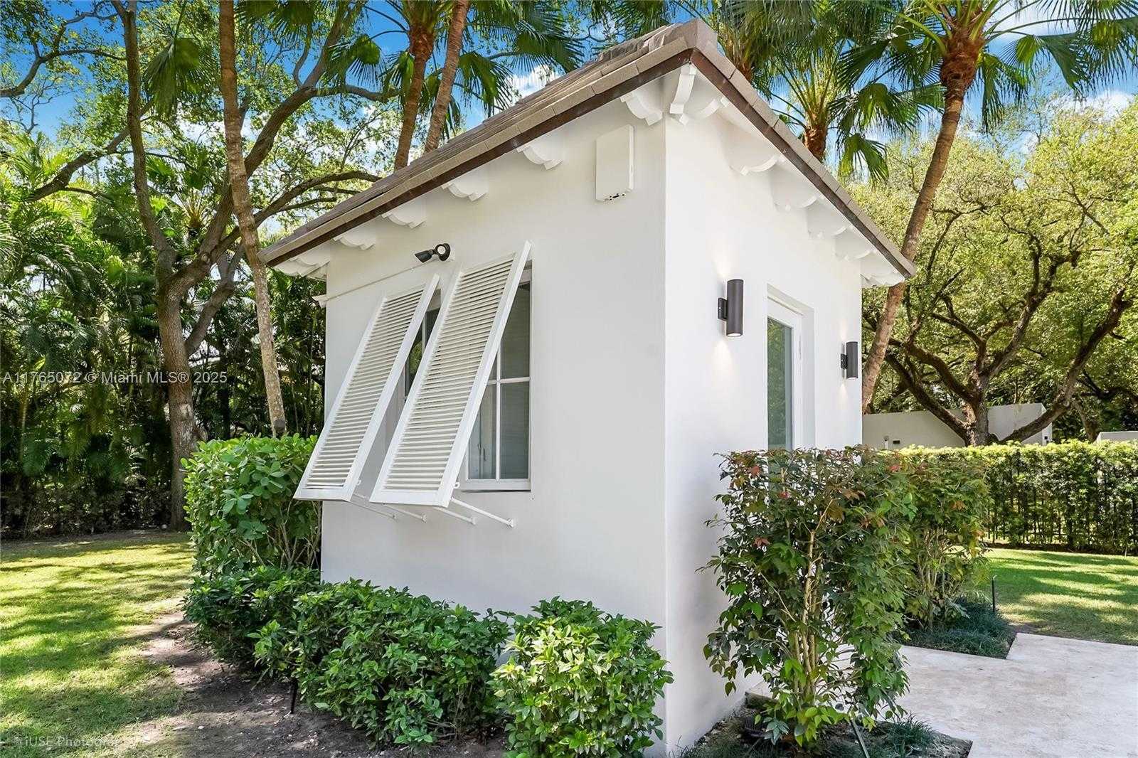 Small Image of 4550 SUNSET DR, Coral Gables Number 11