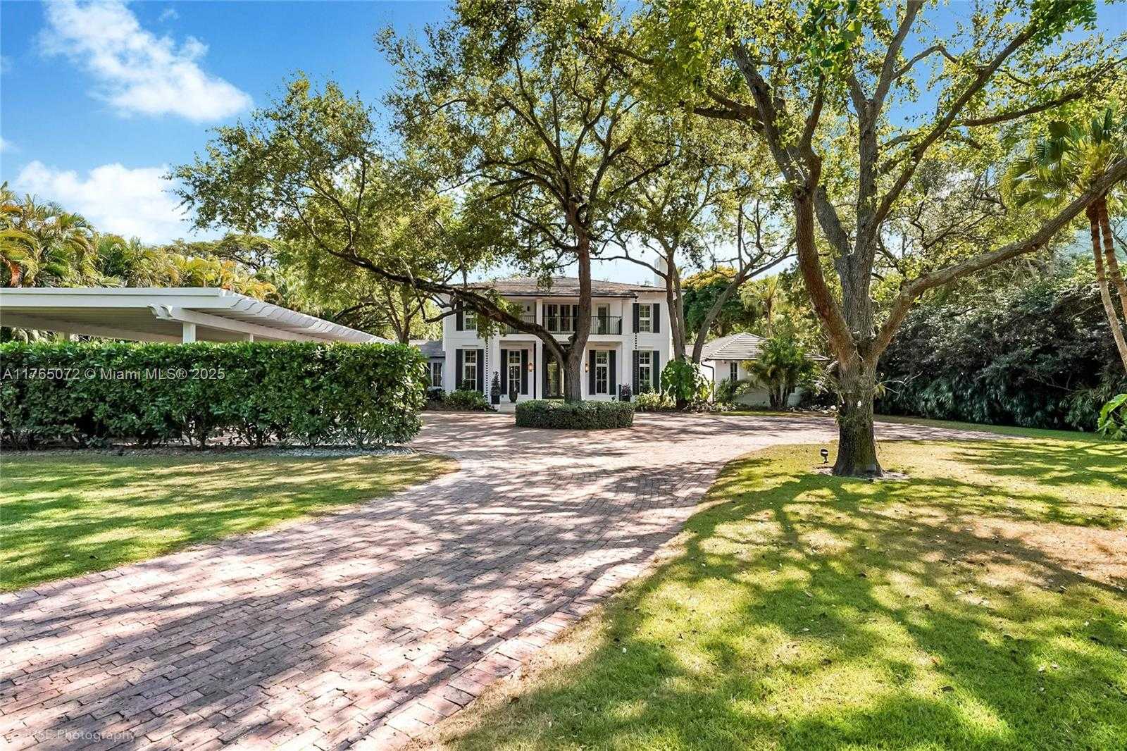 Small Image of 4550 SUNSET DR, Coral Gables Number 12