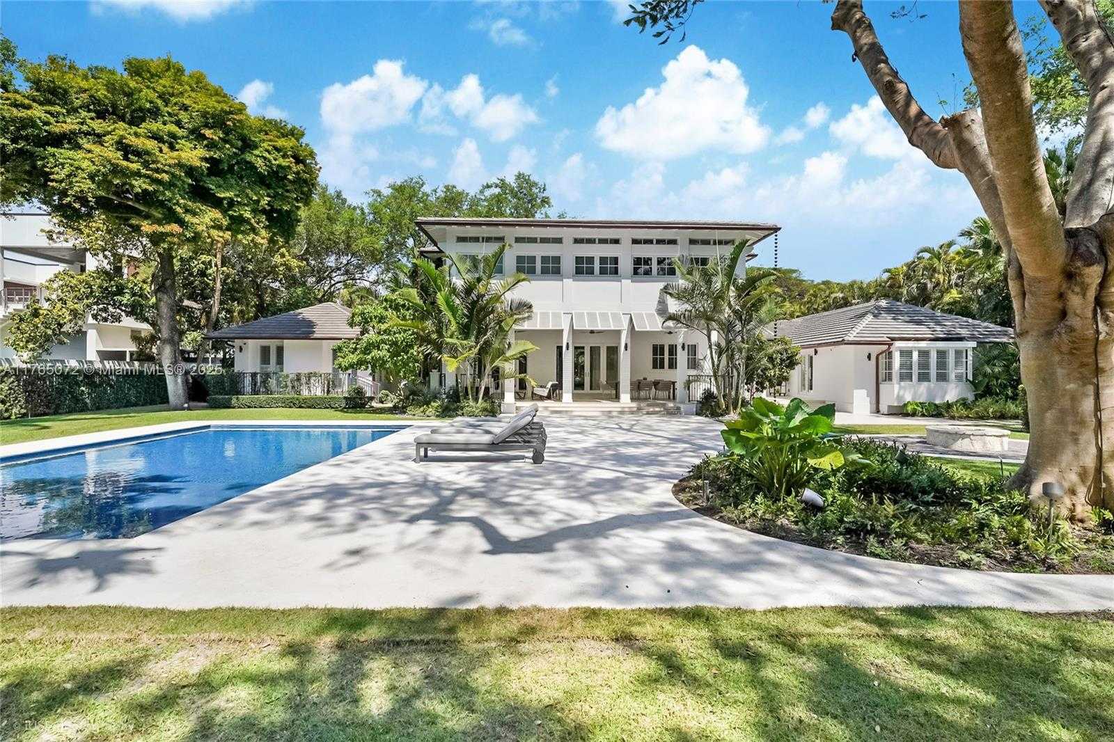 Small Image of 4550 SUNSET DR, Coral Gables Number 2