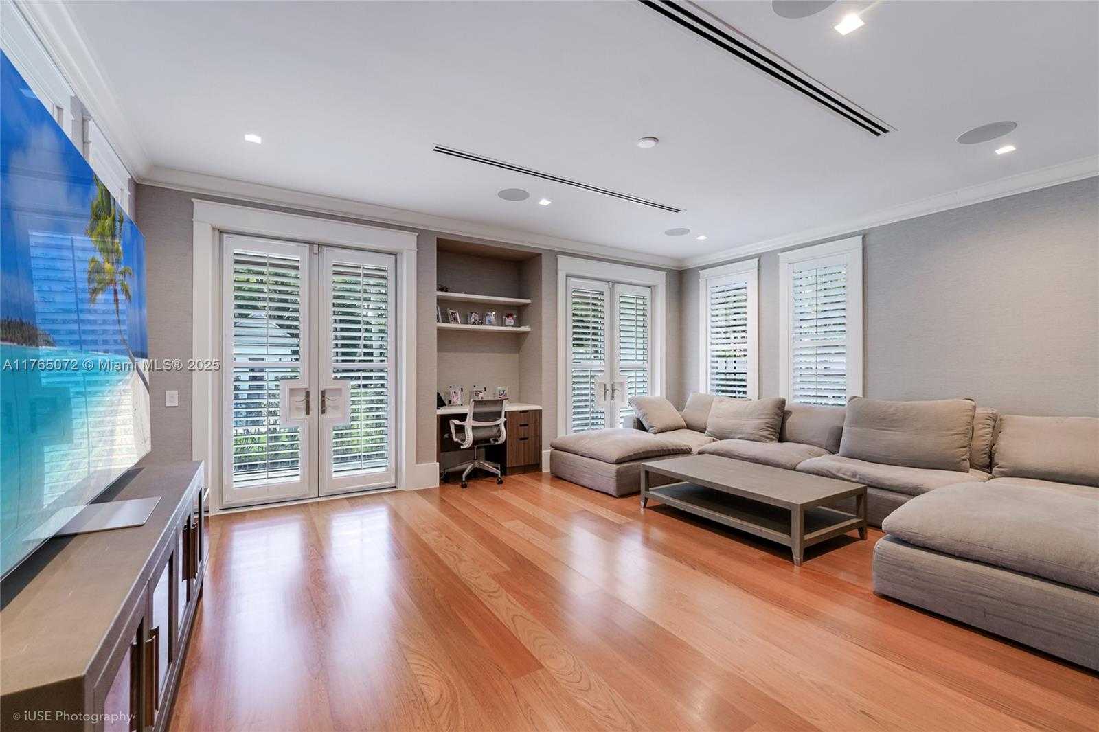 Small Image of 4550 SUNSET DR, Coral Gables Number 27