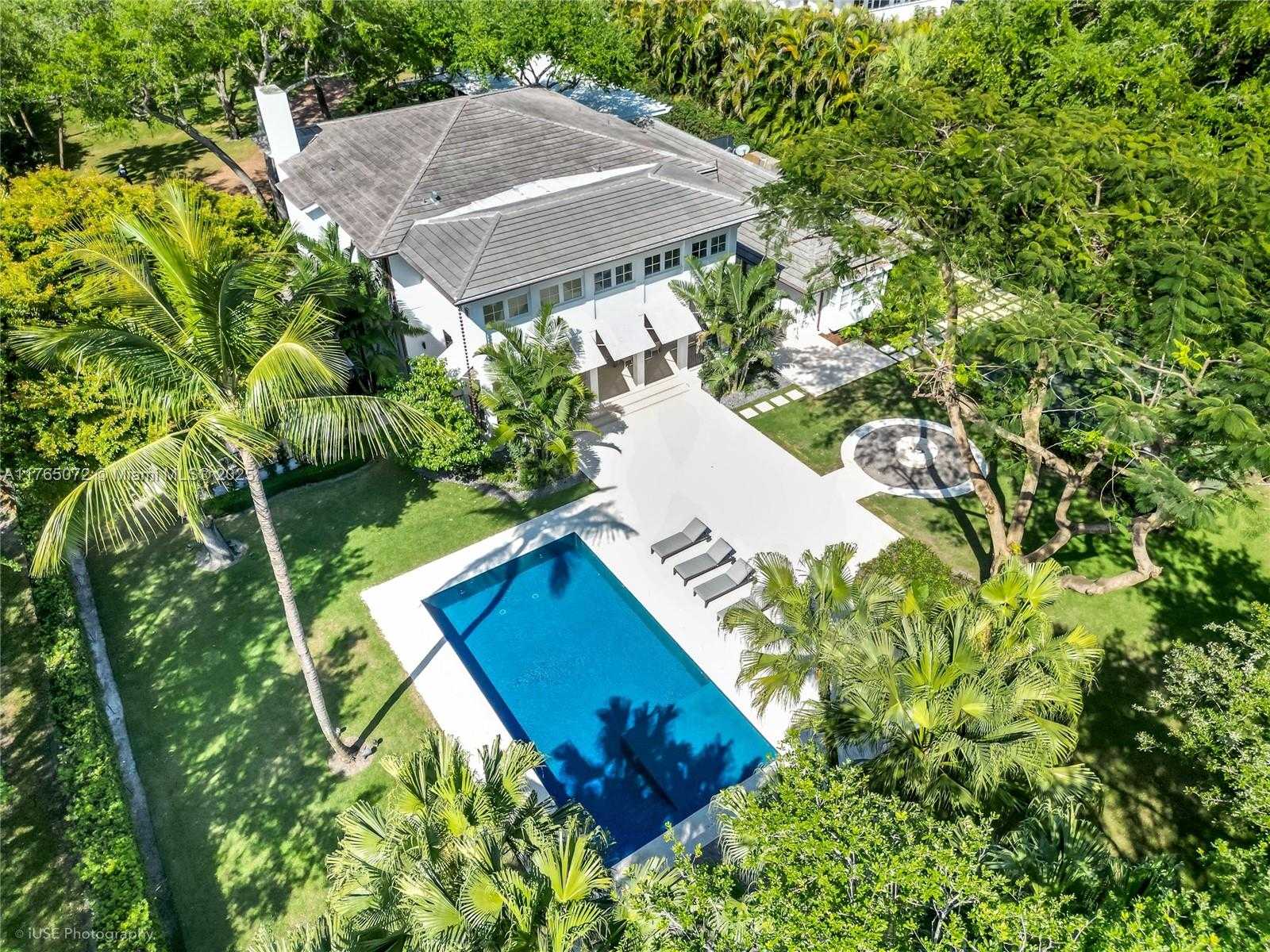 Small Image of 4550 SUNSET DR, Coral Gables Number 3