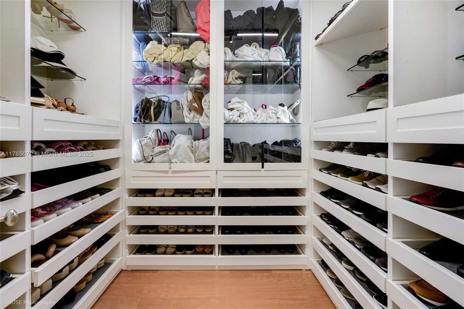Small Image of 4550 SUNSET DR, Coral Gables Number 31