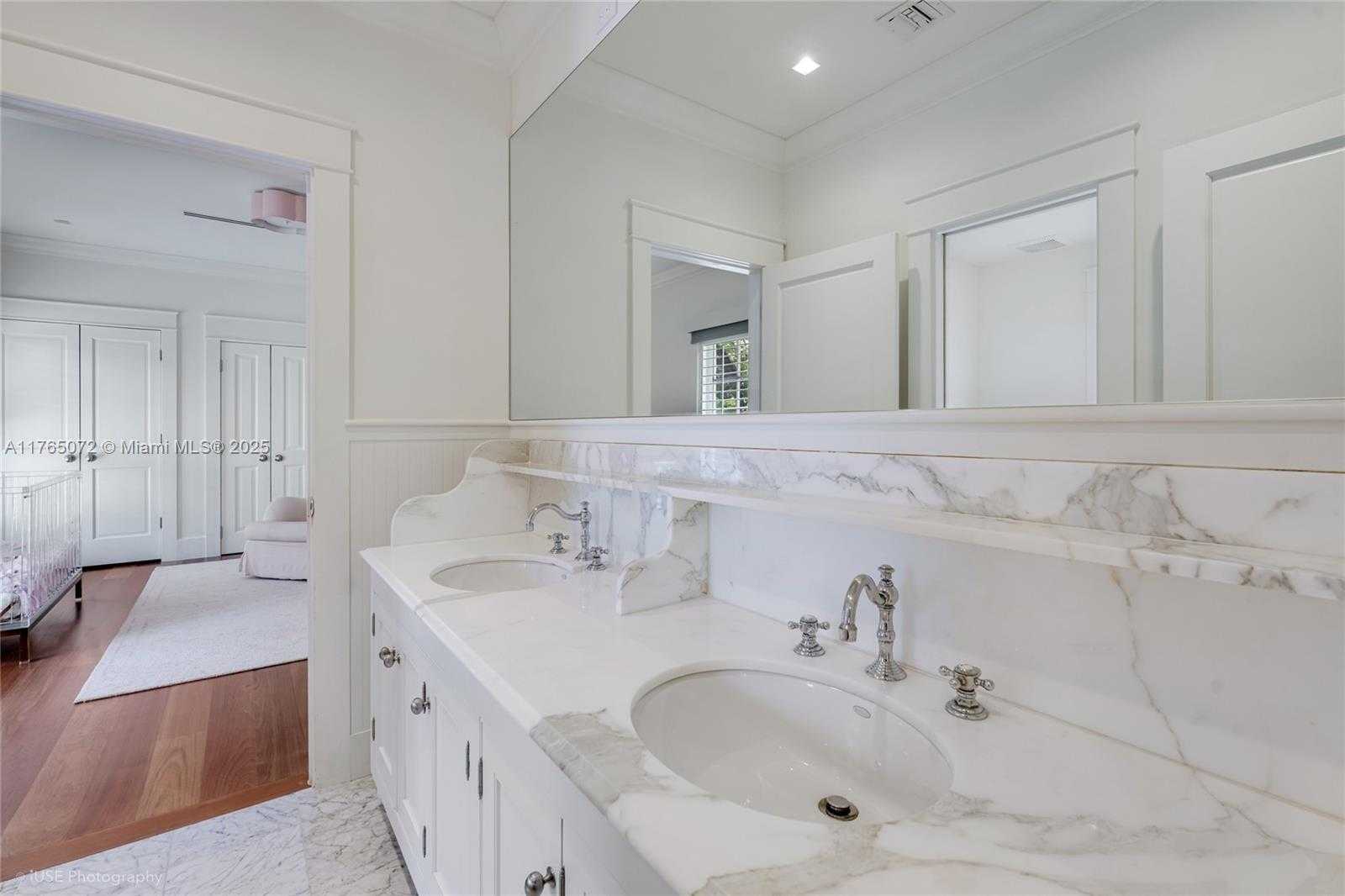 Small Image of 4550 SUNSET DR, Coral Gables Number 37