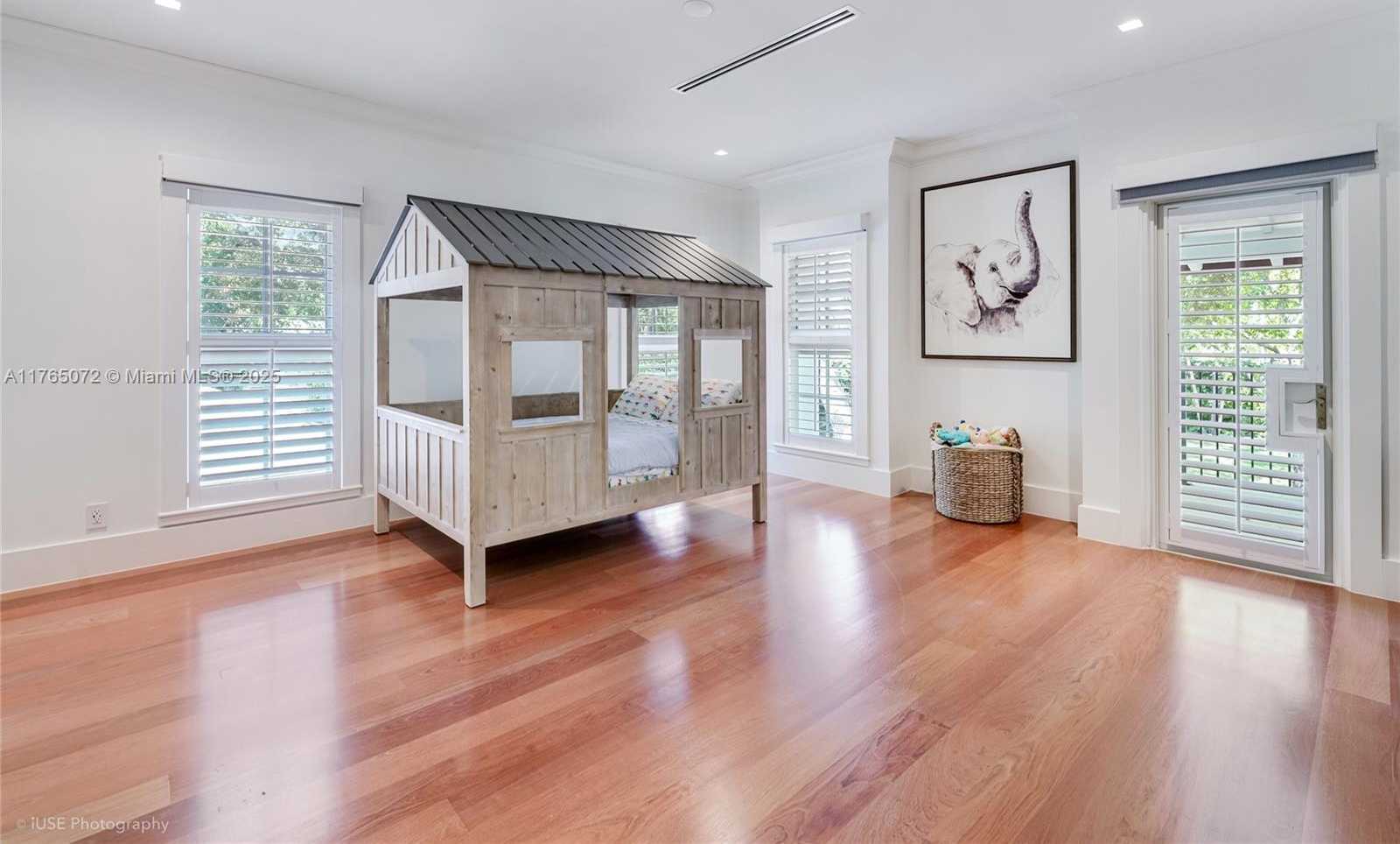 Small Image of 4550 SUNSET DR, Coral Gables Number 38