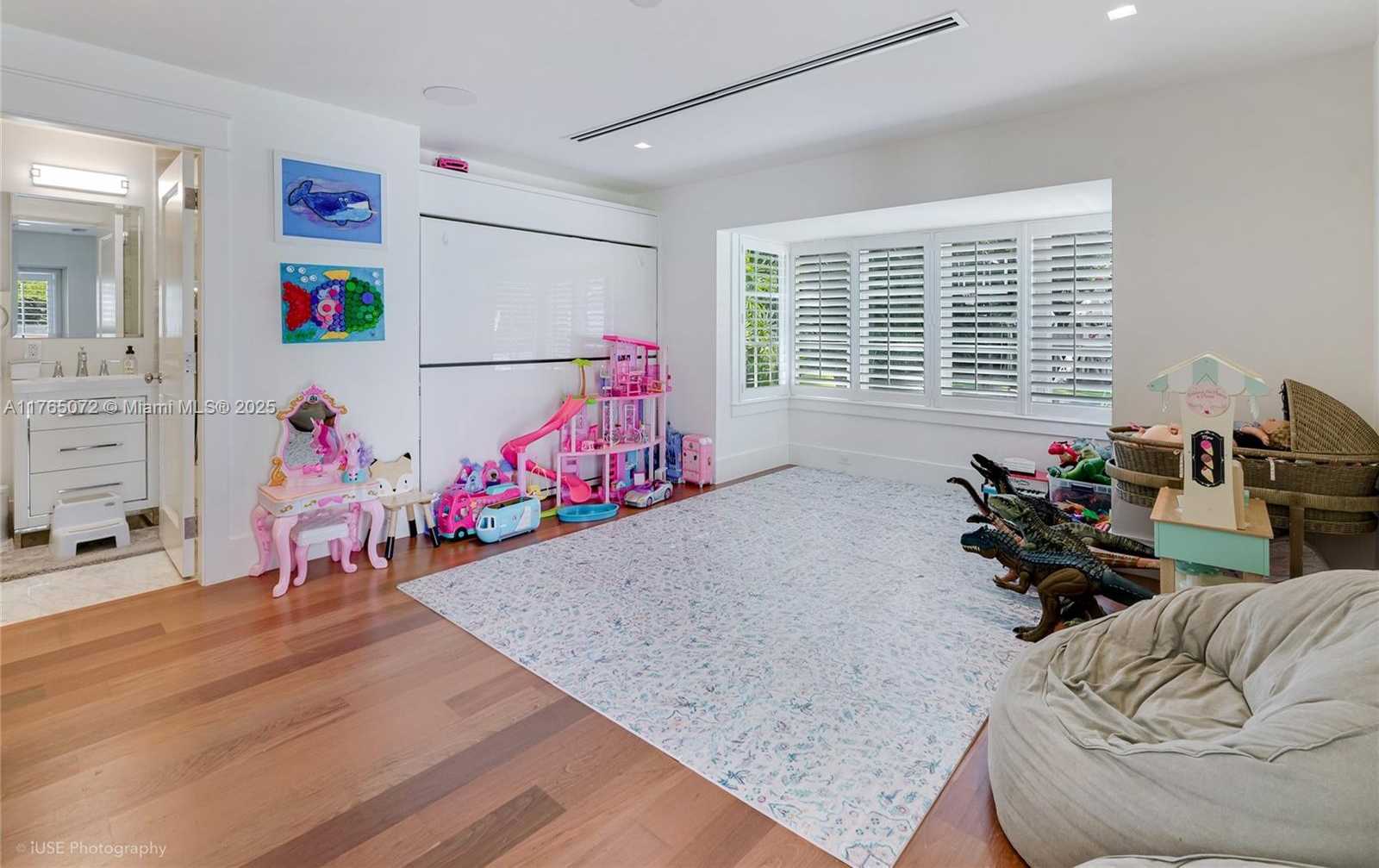 Small Image of 4550 SUNSET DR, Coral Gables Number 42