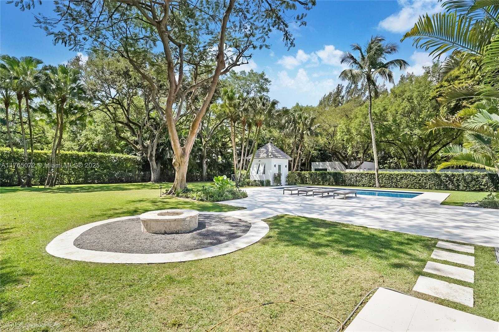 Small Image of 4550 SUNSET DR, Coral Gables Number 46