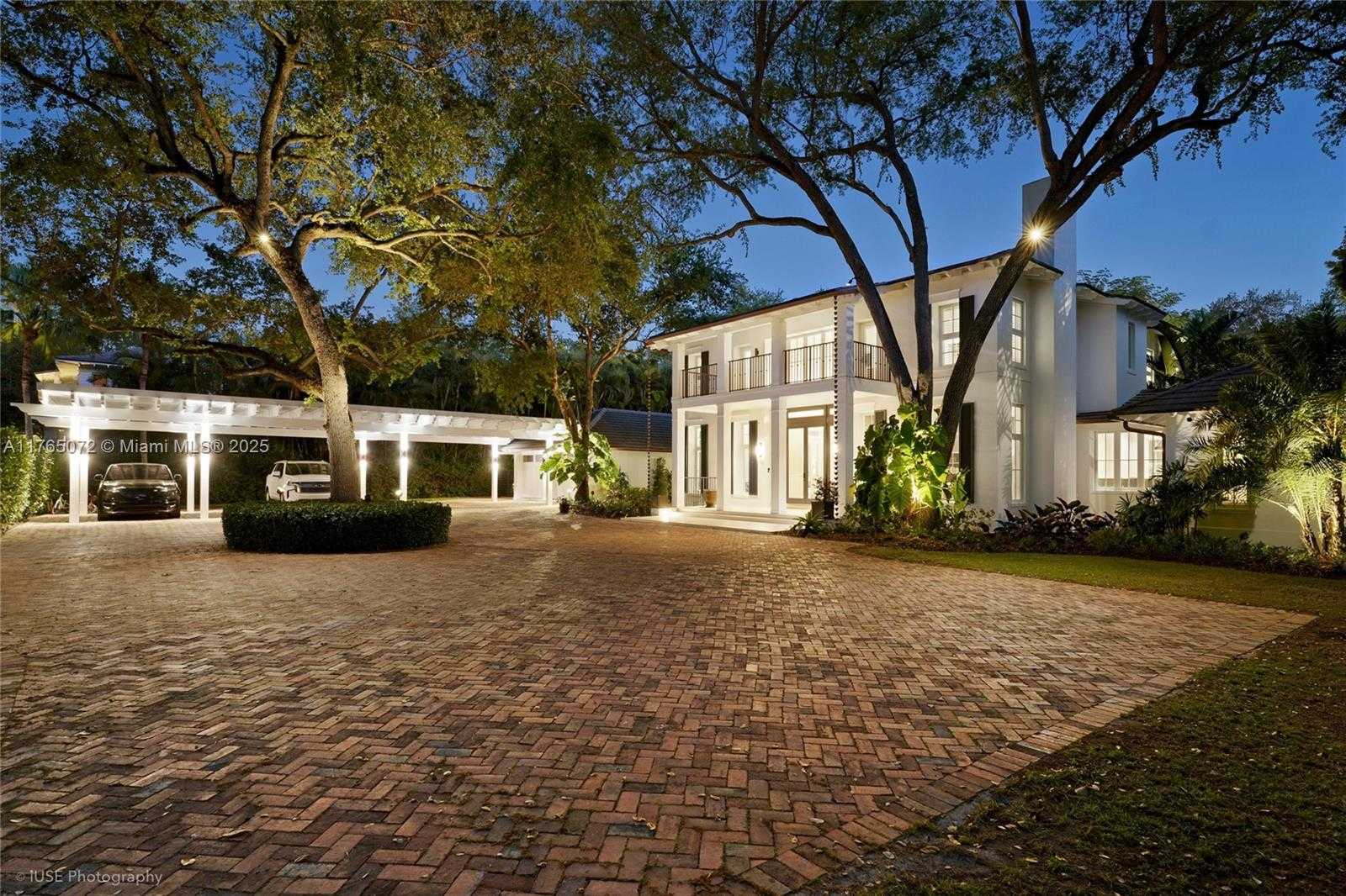 Small Image of 4550 SUNSET DR, Coral Gables Number 5