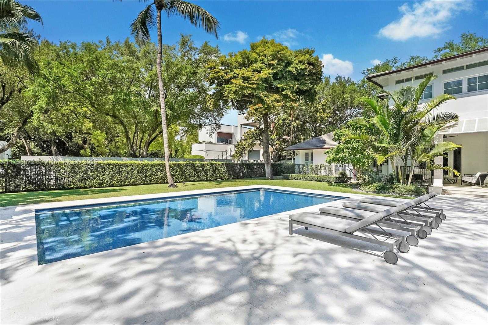 Small Image of 4550 SUNSET DR, Coral Gables Number 51
