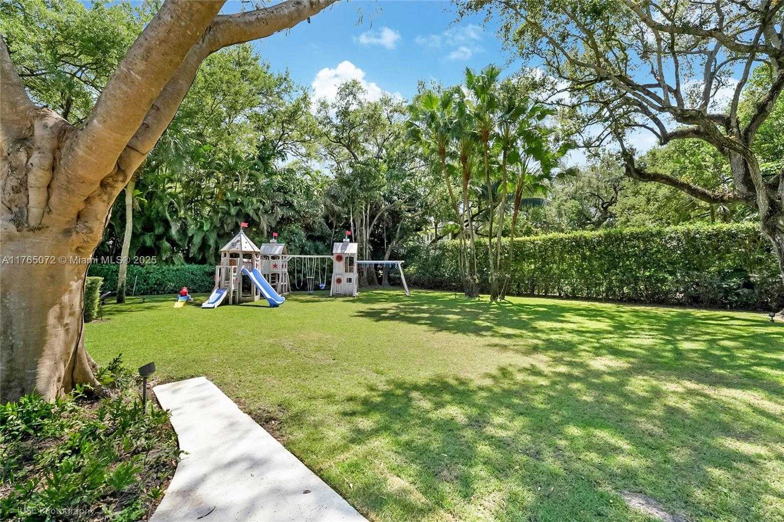 Small Image of 4550 SUNSET DR, Coral Gables Number 52
