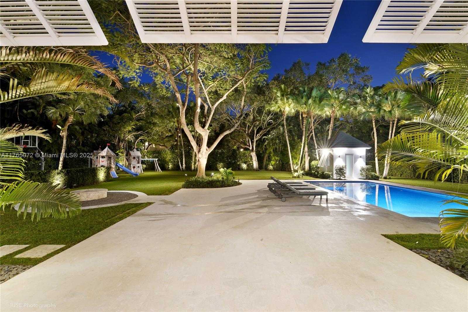 Small Image of 4550 SUNSET DR, Coral Gables Number 53