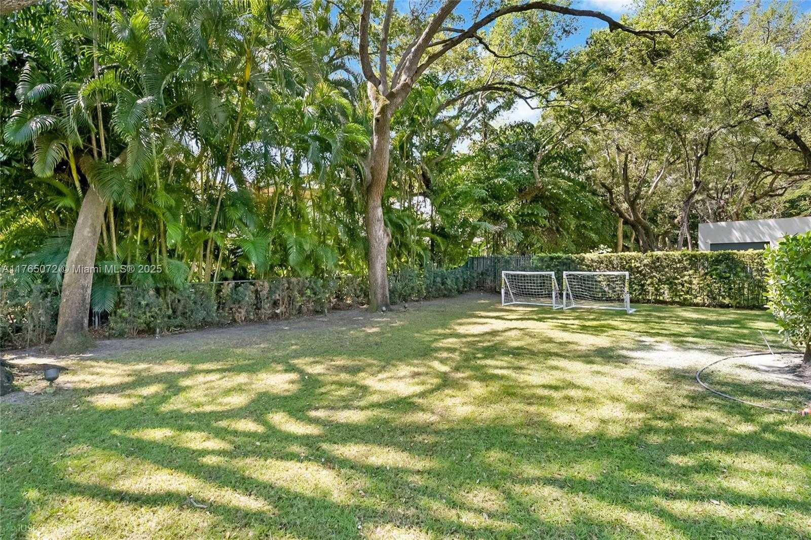 Small Image of 4550 SUNSET DR, Coral Gables Number 54