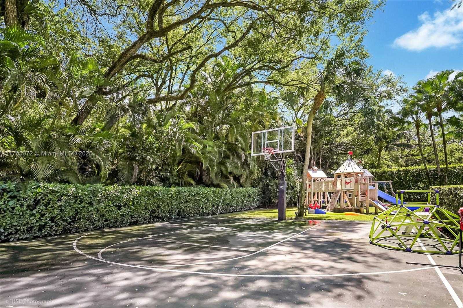 Small Image of 4550 SUNSET DR, Coral Gables Number 55
