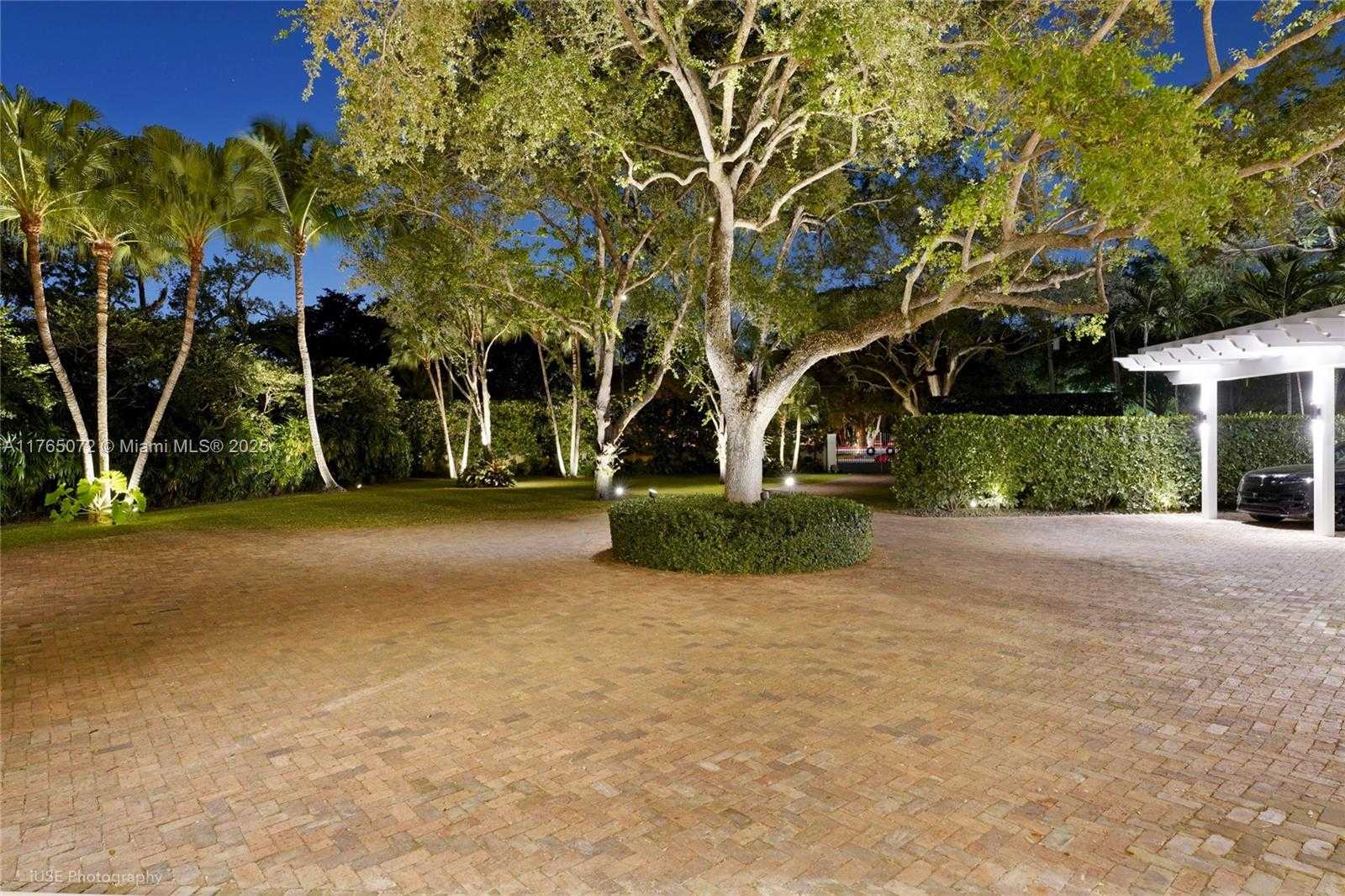 Small Image of 4550 SUNSET DR, Coral Gables Number 56