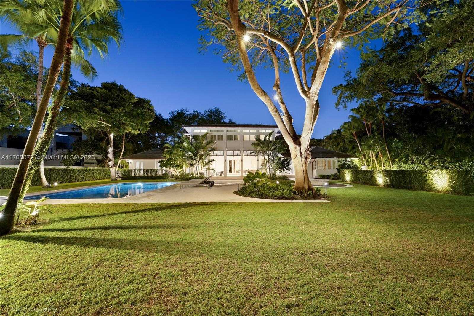 Small Image of 4550 SUNSET DR, Coral Gables Number 59