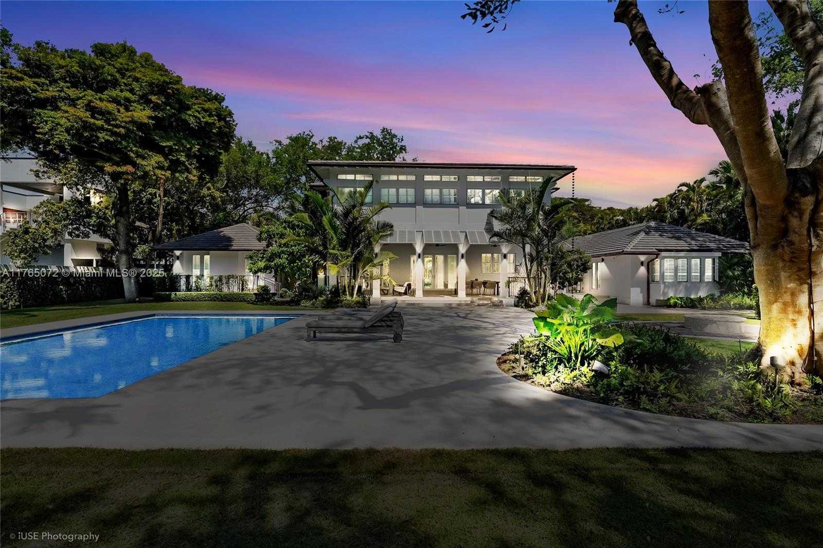 Small Image of 4550 SUNSET DR, Coral Gables Number 6