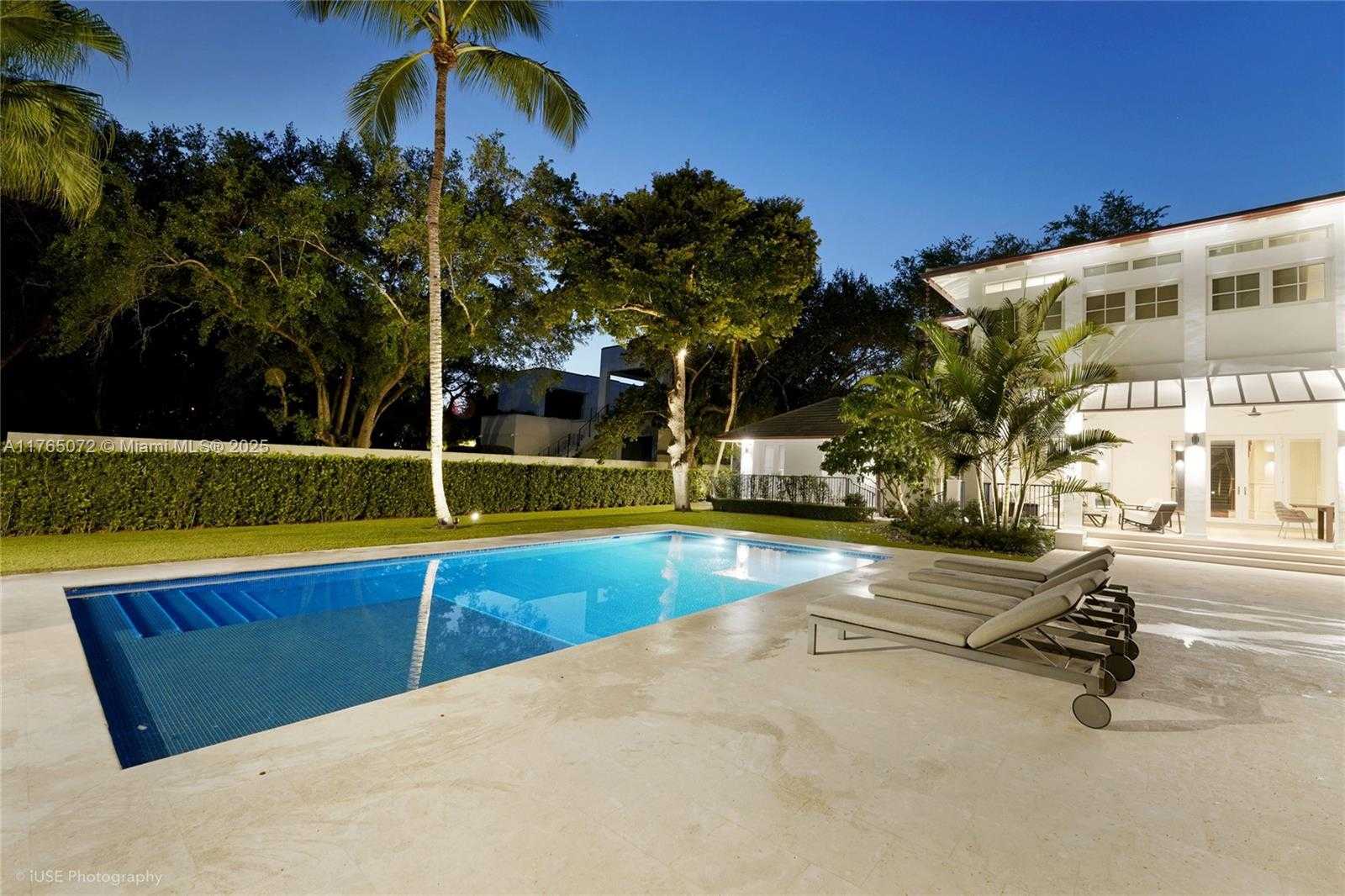 Small Image of 4550 SUNSET DR, Coral Gables Number 60
