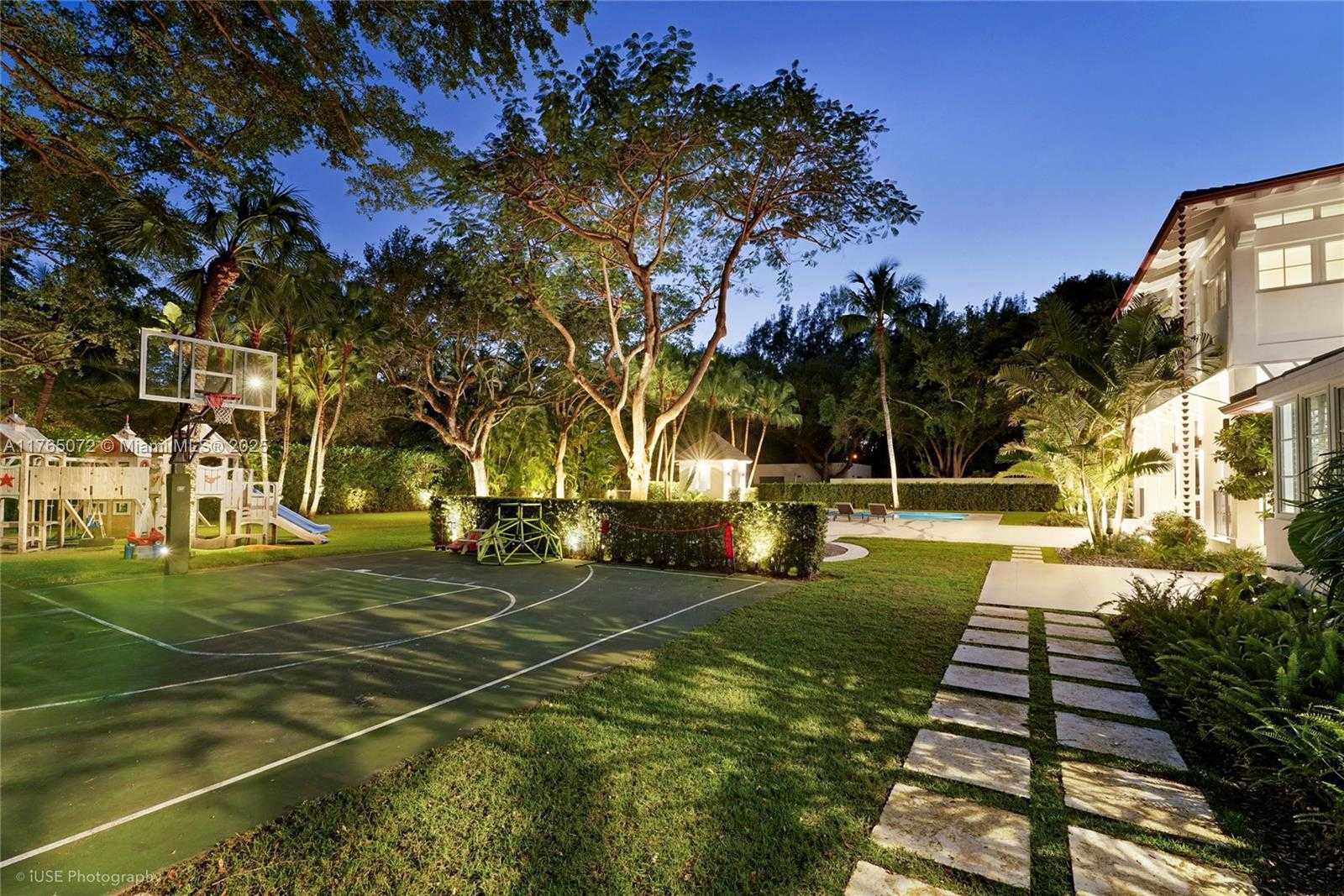 Small Image of 4550 SUNSET DR, Coral Gables Number 61