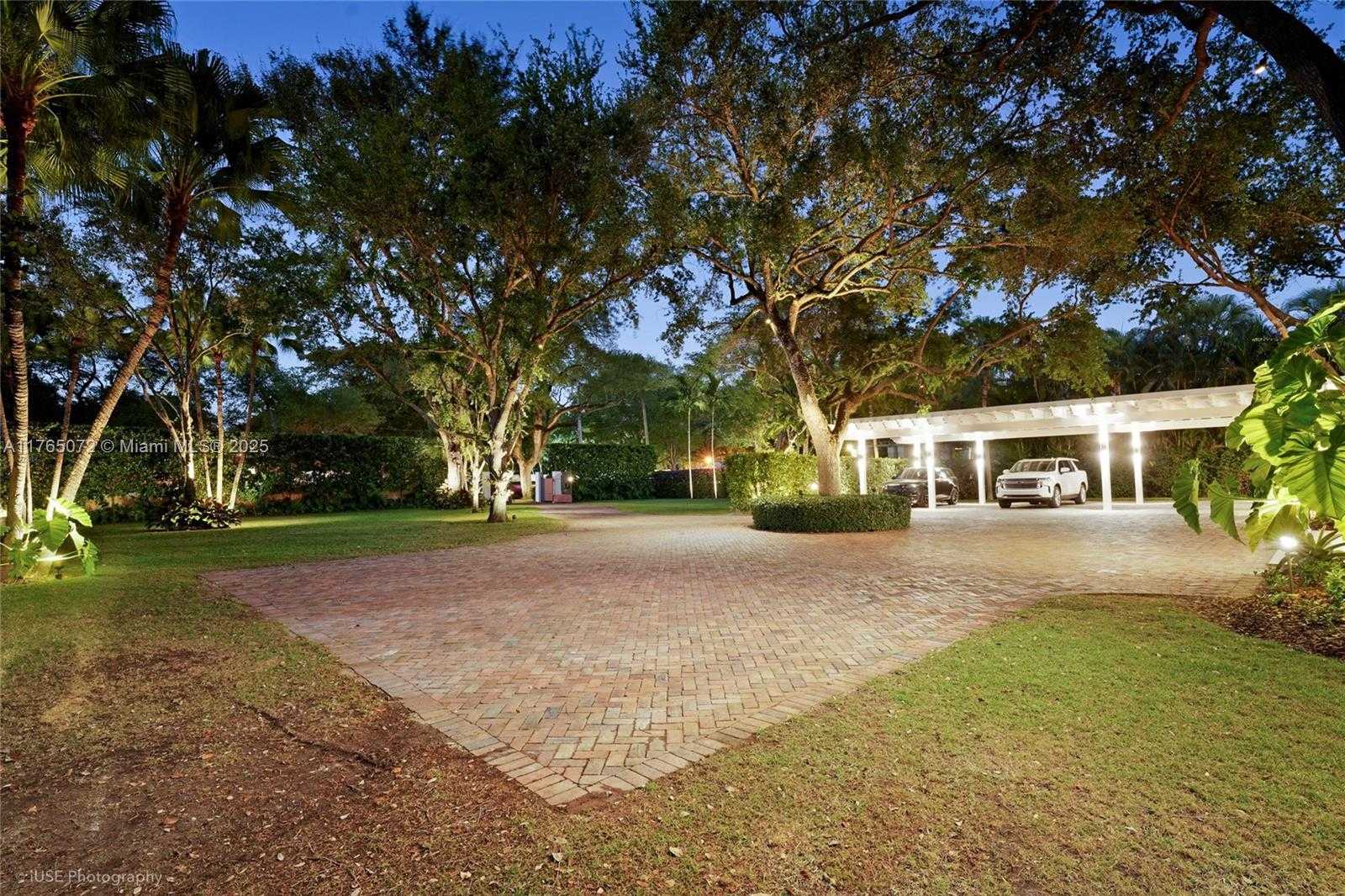 Small Image of 4550 SUNSET DR, Coral Gables Number 62