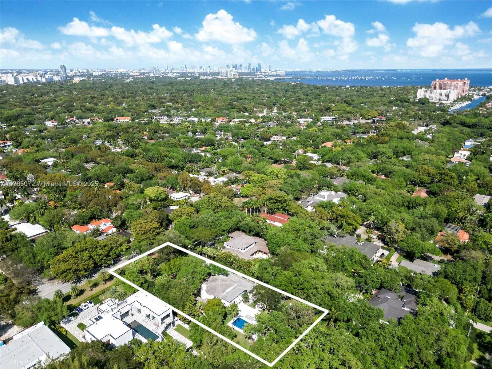 Small Image of 4550 SUNSET DR, Coral Gables Number 65