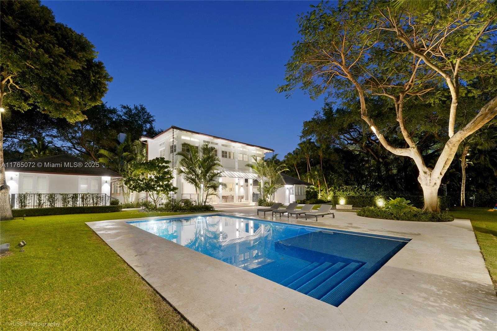 Small Image of 4550 SUNSET DR, Coral Gables Number 7