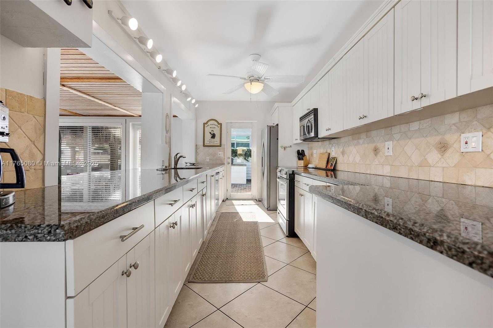 Small Image of 230 JOLLY ROGER DR, Key Largo Number 11