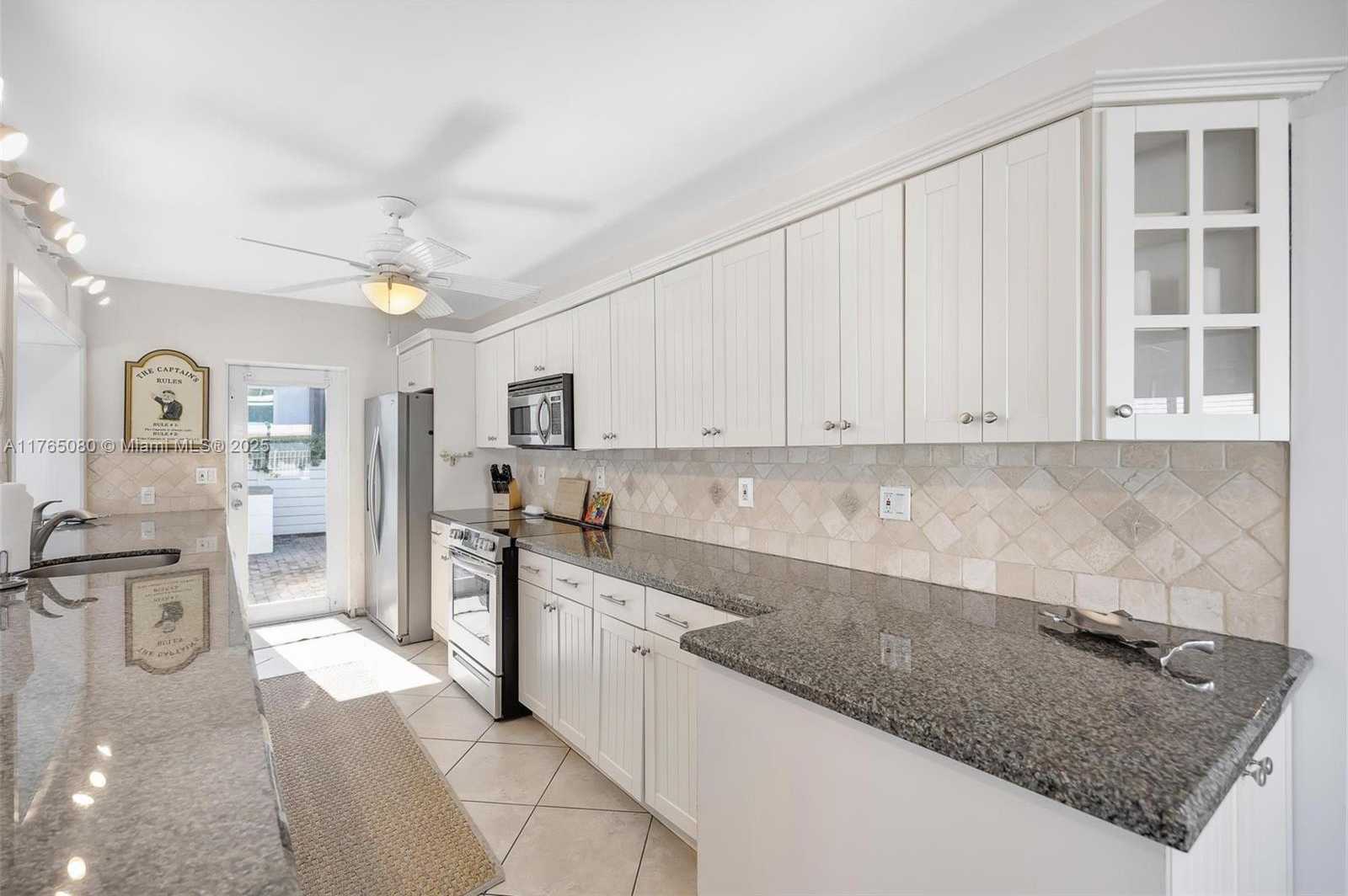 Small Image of 230 JOLLY ROGER DR, Key Largo Number 12