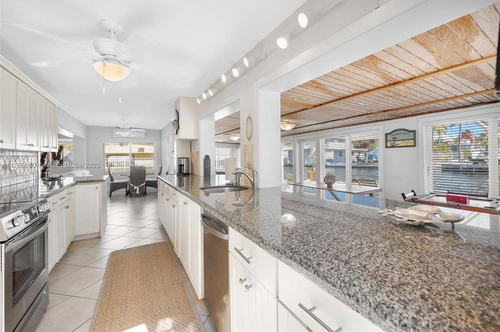 Small Image of 230 JOLLY ROGER DR, Key Largo Number 13
