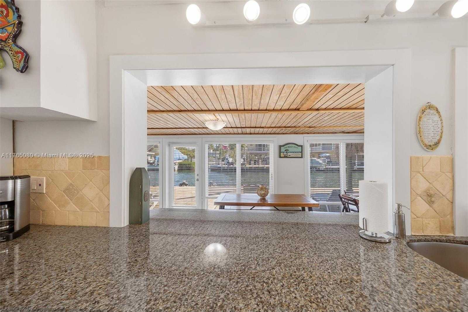 Small Image of 230 JOLLY ROGER DR, Key Largo Number 14