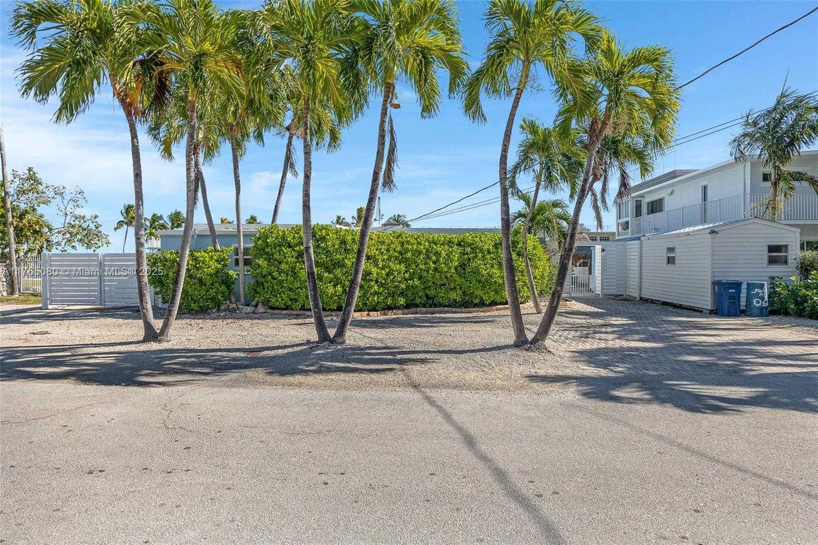 Small Image of 230 JOLLY ROGER DR, Key Largo Number 2