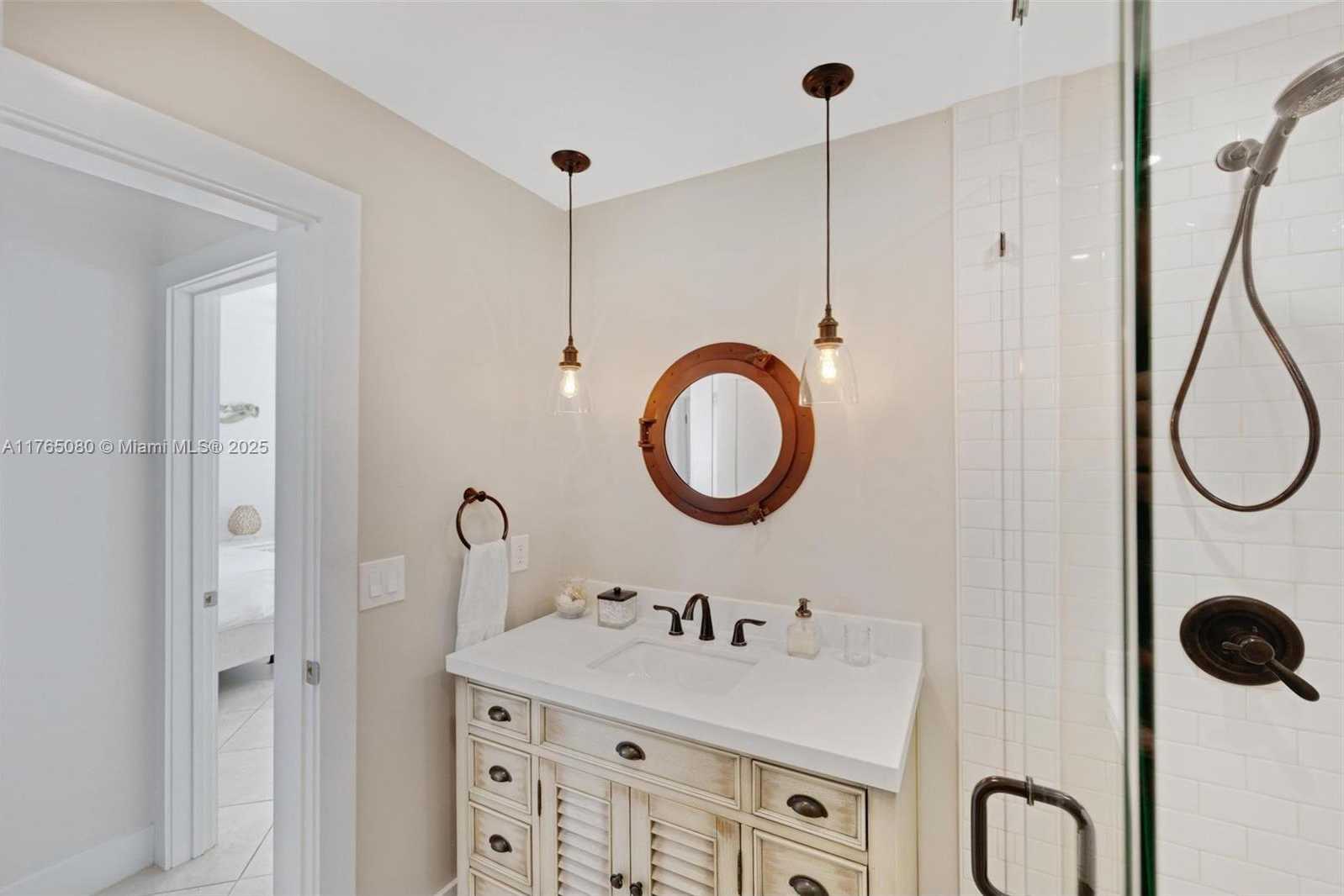 Small Image of 230 JOLLY ROGER DR, Key Largo Number 29