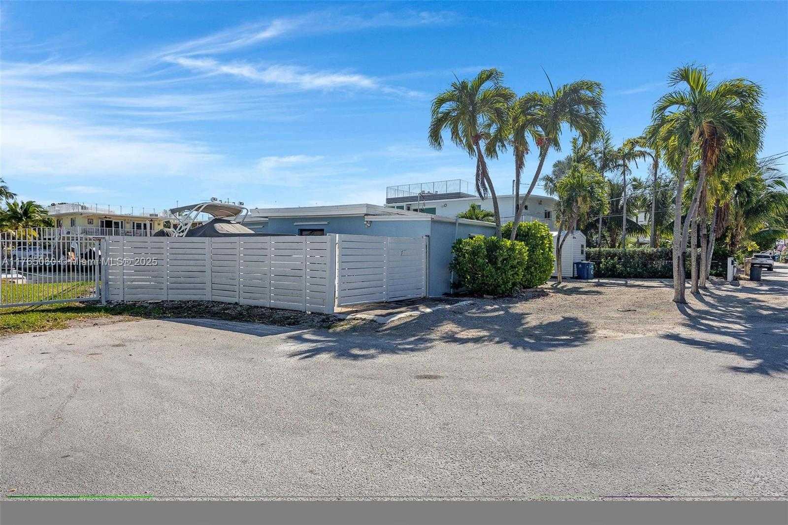 Small Image of 230 JOLLY ROGER DR, Key Largo Number 3
