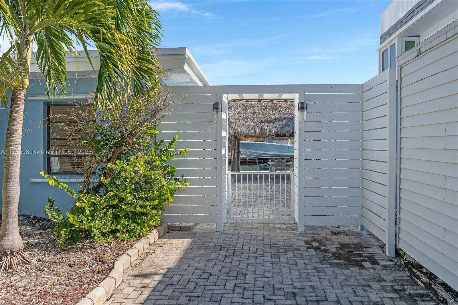 Small Image of 230 JOLLY ROGER DR, Key Largo Number 4