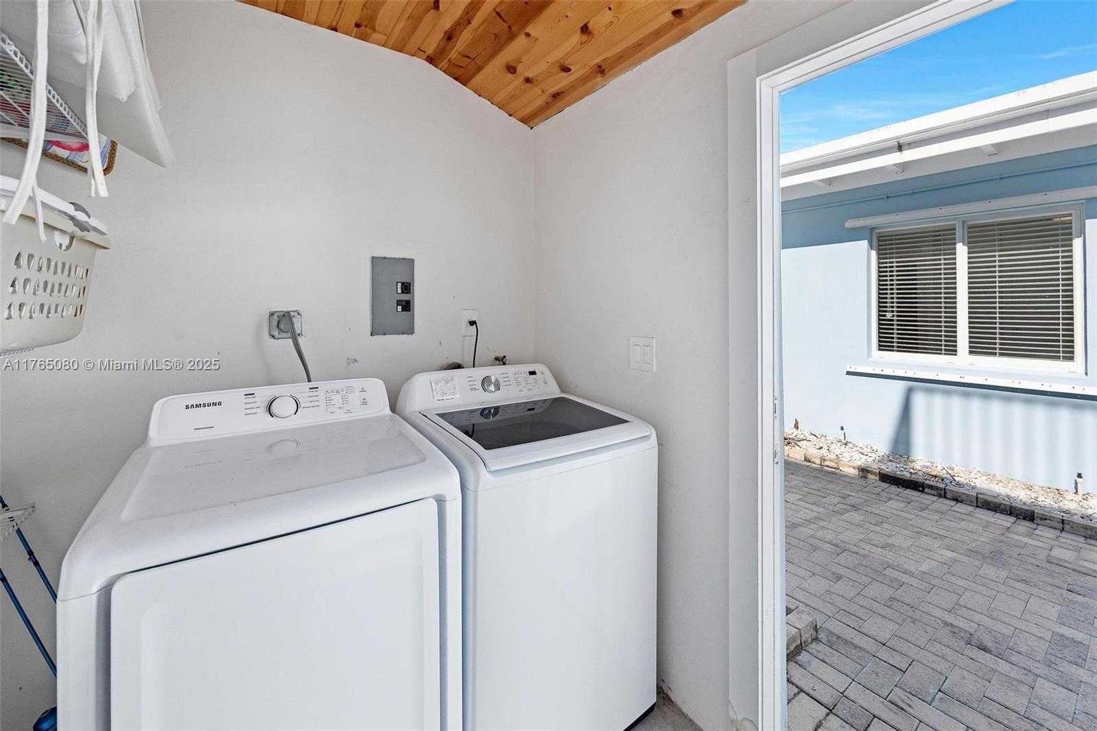 Small Image of 230 JOLLY ROGER DR, Key Largo Number 43