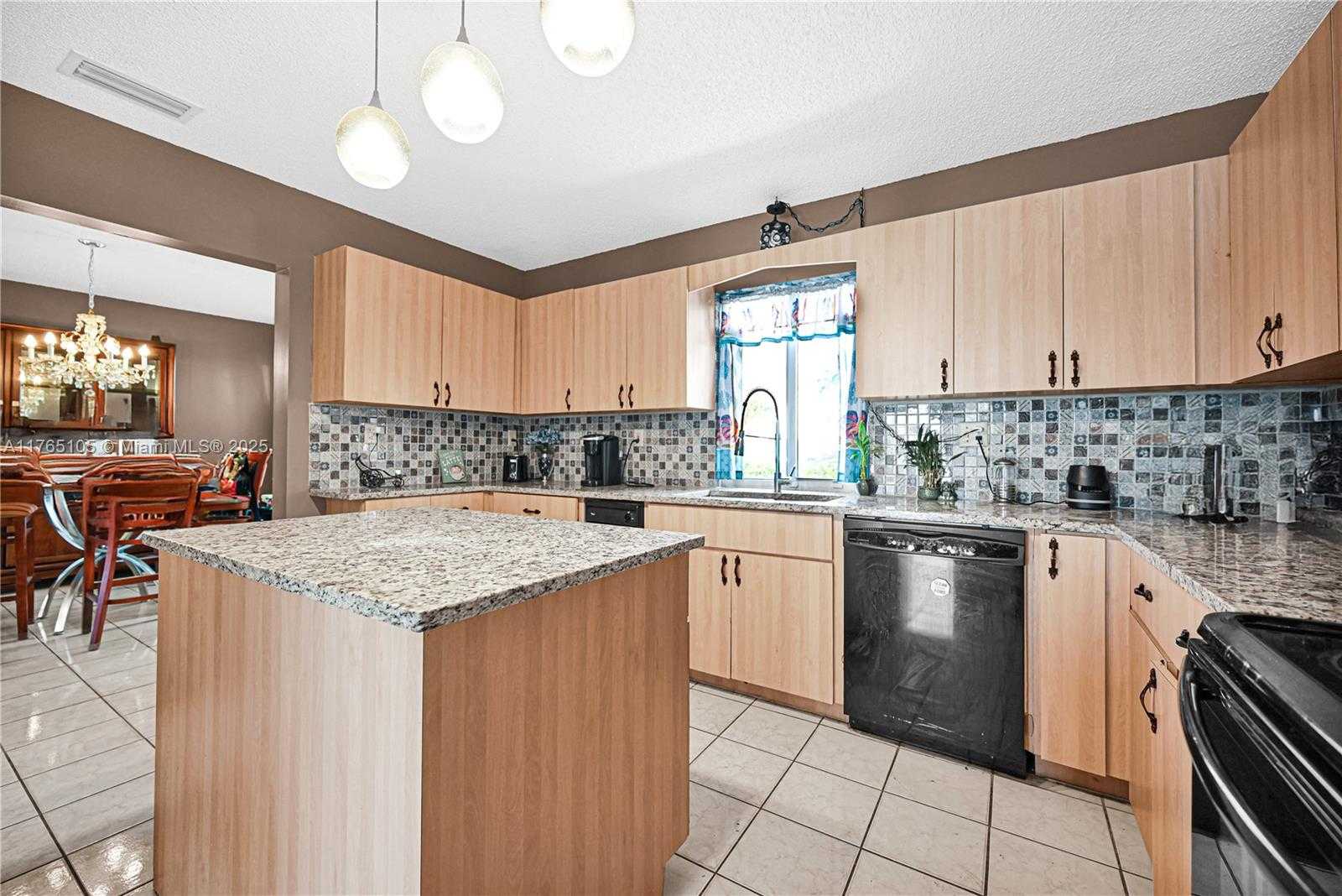 Small Image of 1500 SOUTH WEST 98TH AVE, Pembroke Pines Number 20