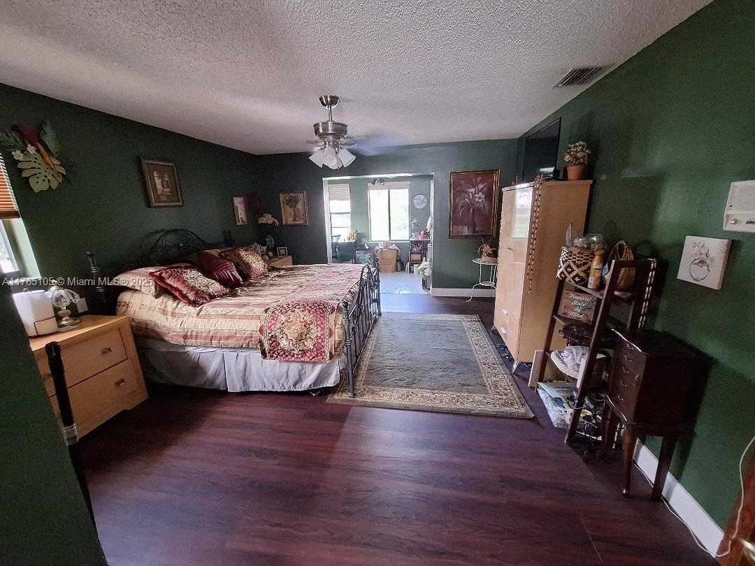 Small Image of 1500 SOUTH WEST 98TH AVE, Pembroke Pines Number 32