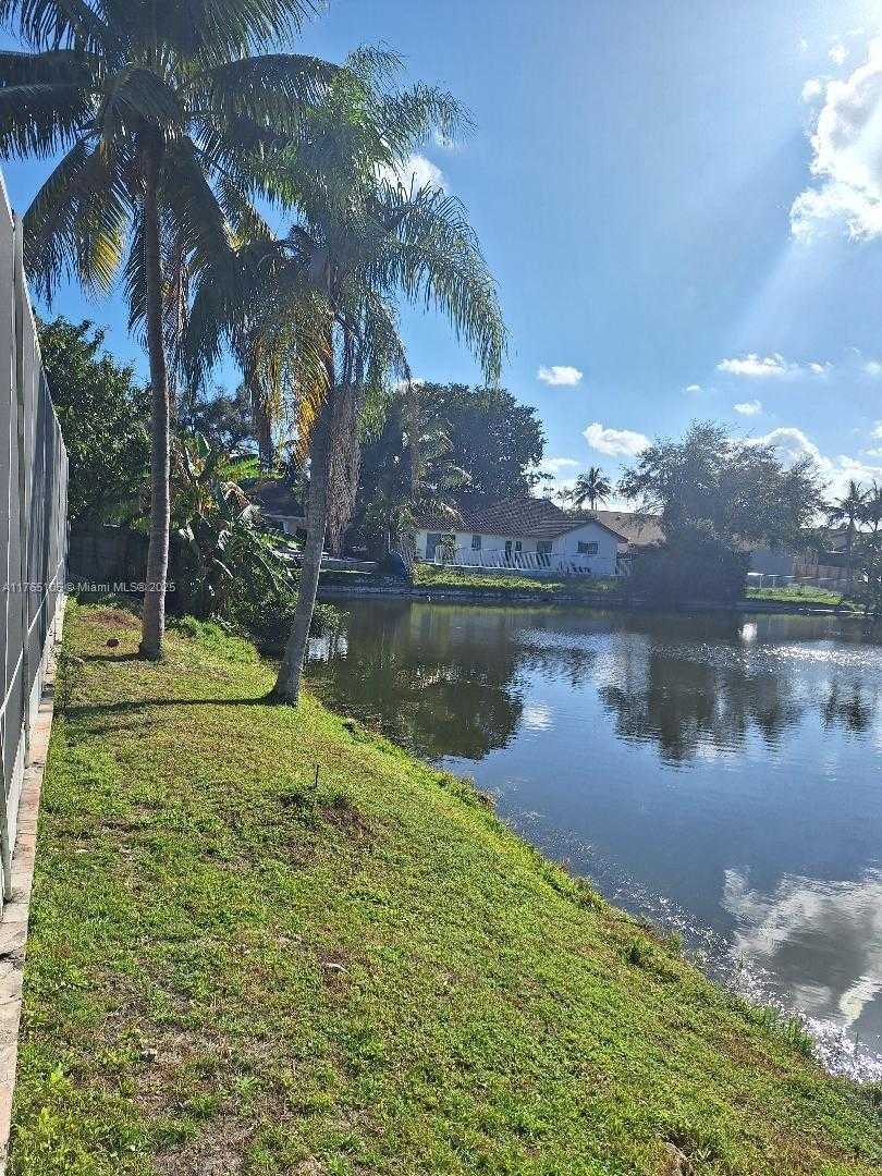 Small Image of 1500 SOUTH WEST 98TH AVE, Pembroke Pines Number 49
