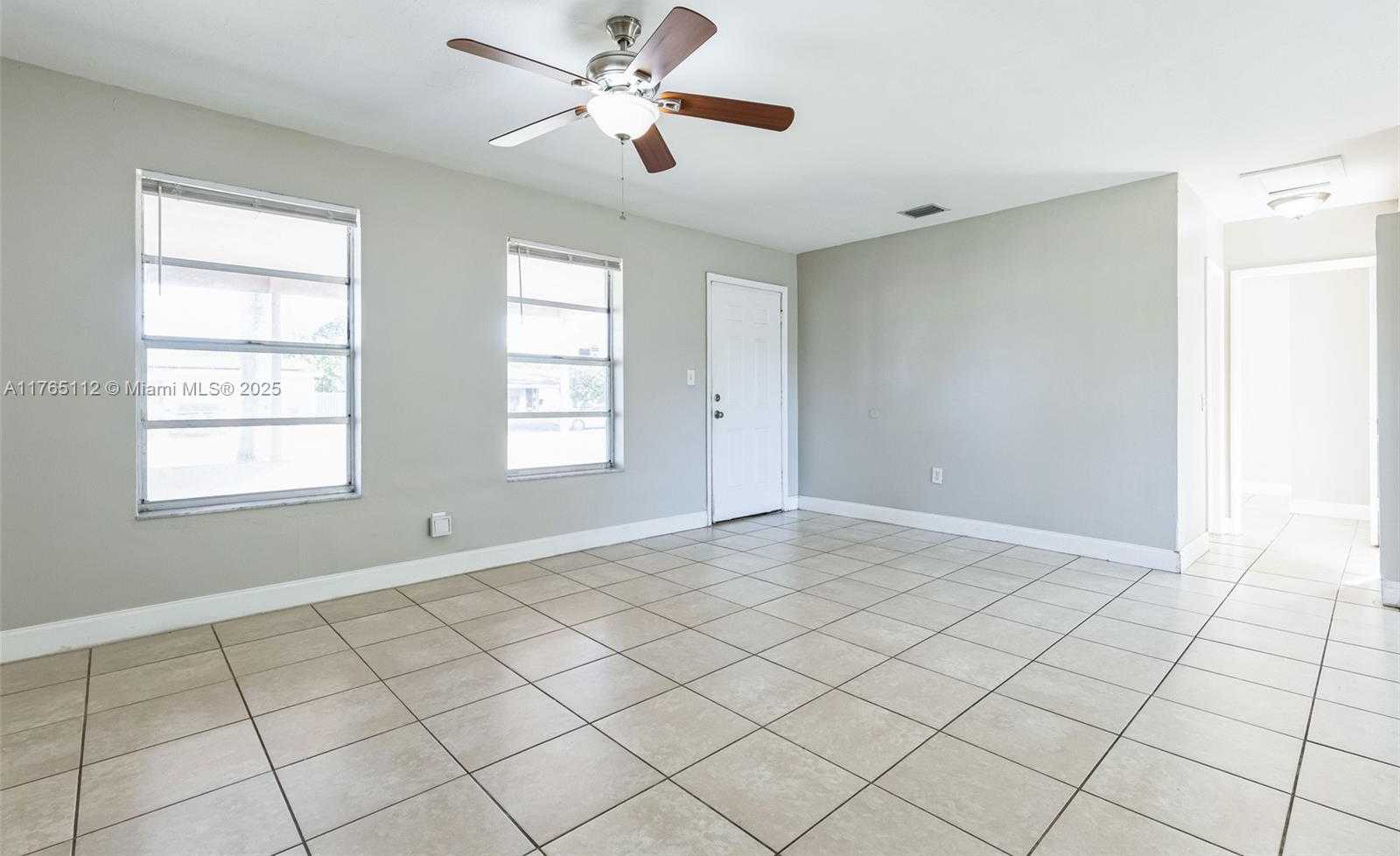 Small Image of 7804 MERIDIAN ST, Miramar Number 10