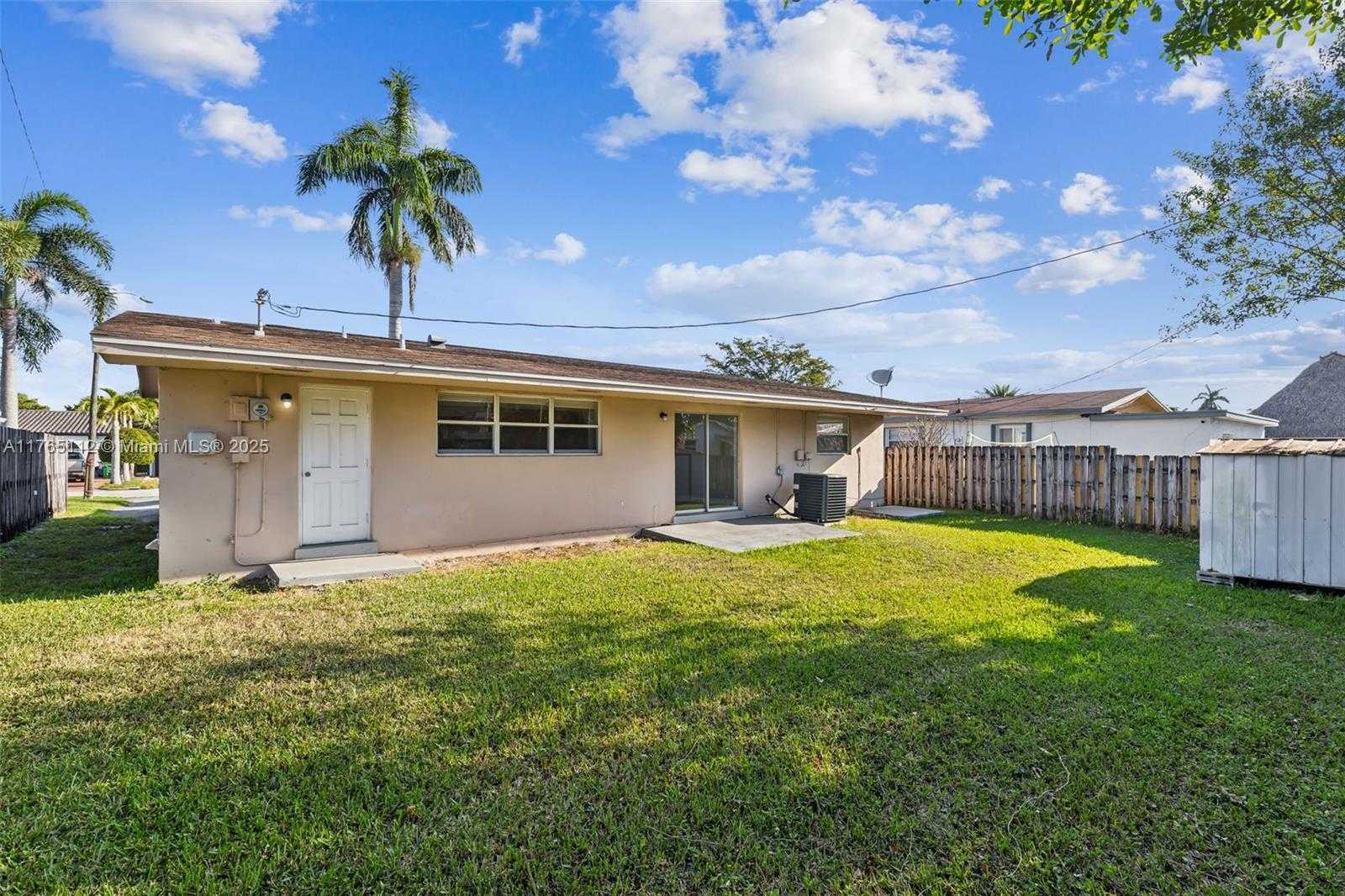 Small Image of 7804 MERIDIAN ST, Miramar Number 11