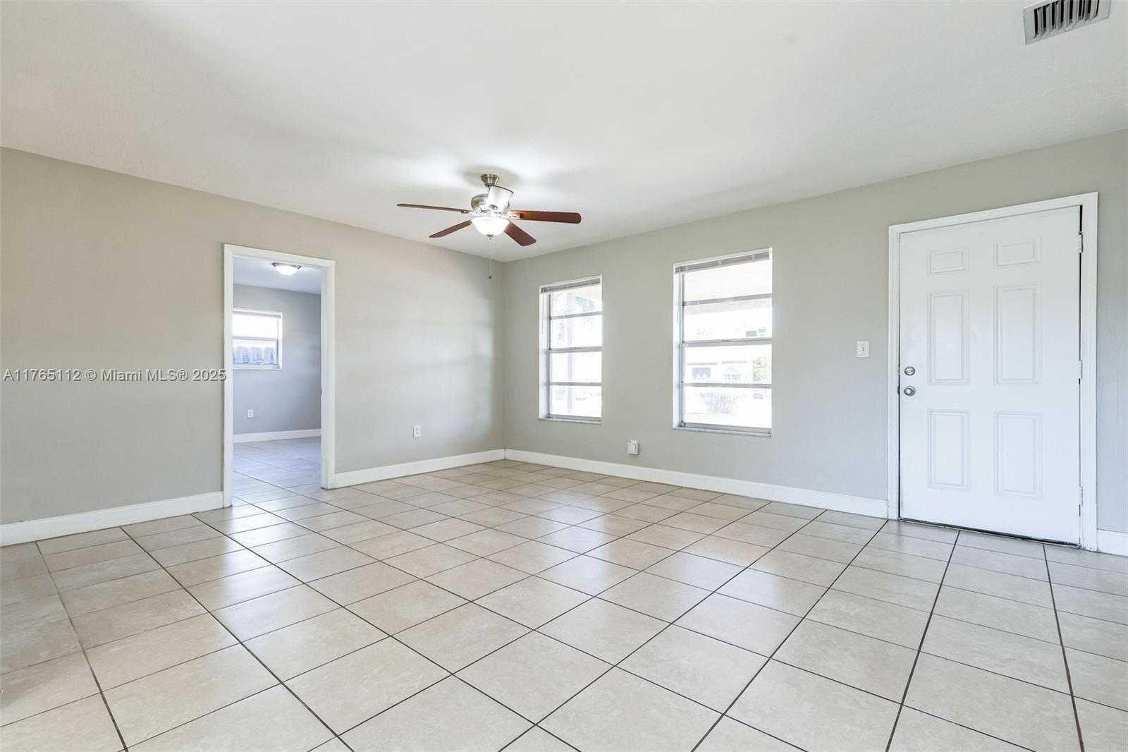 Small Image of 7804 MERIDIAN ST, Miramar Number 3