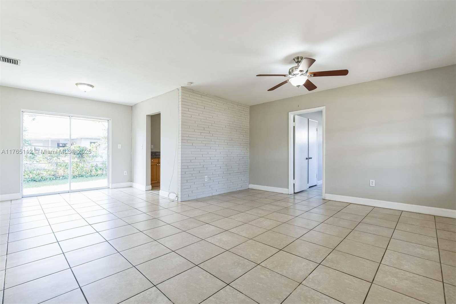 Small Image of 7804 MERIDIAN ST, Miramar Number 4