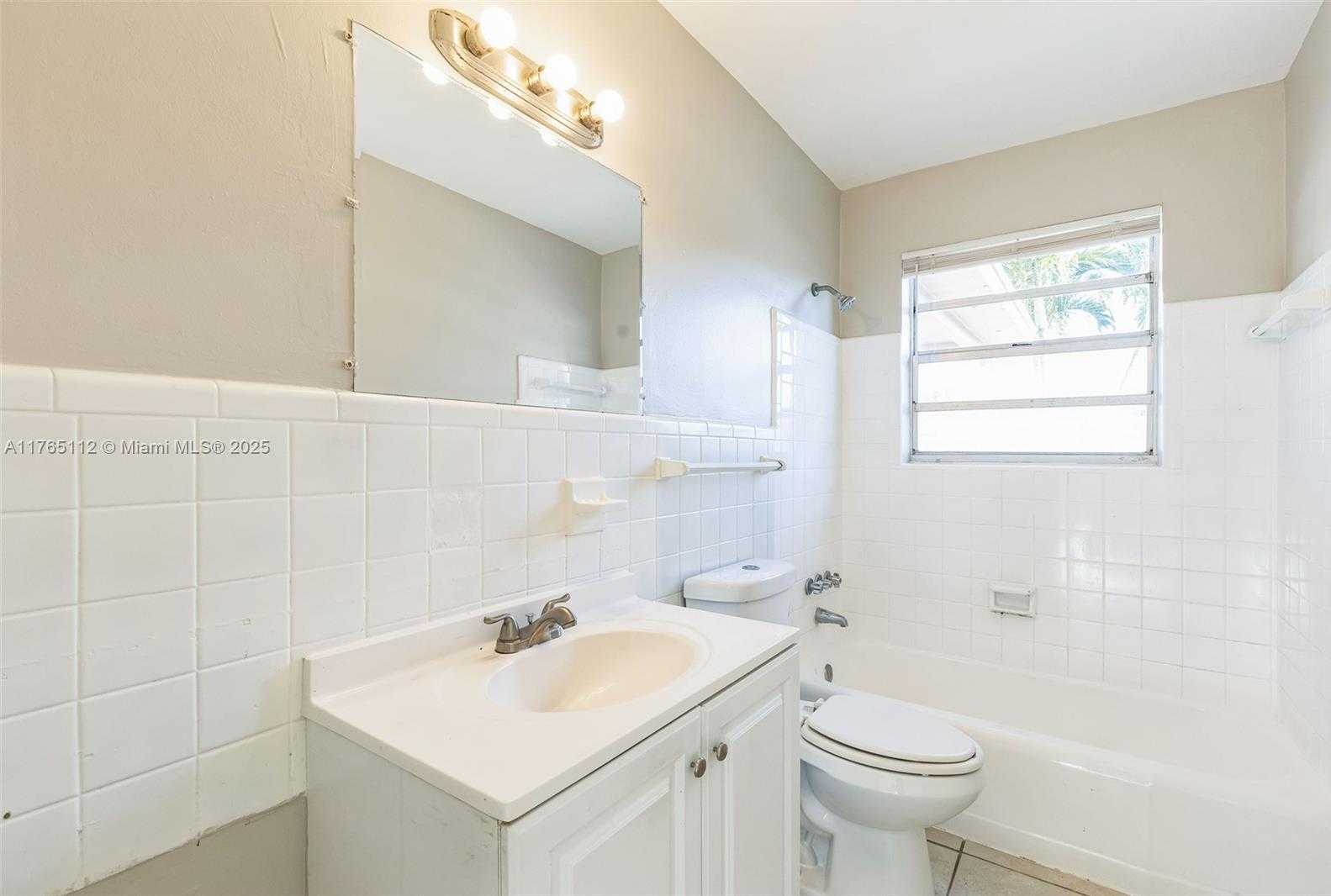 Small Image of 7804 MERIDIAN ST, Miramar Number 6