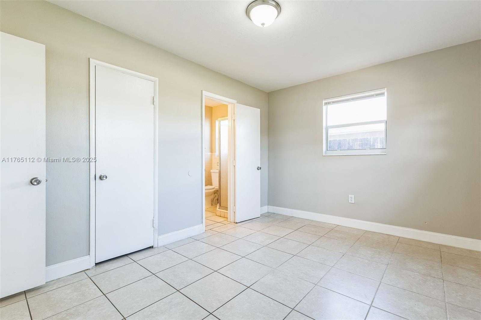 Small Image of 7804 MERIDIAN ST, Miramar Number 7