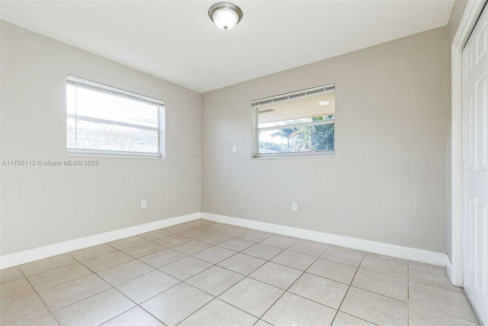 Small Image of 7804 MERIDIAN ST, Miramar Number 9