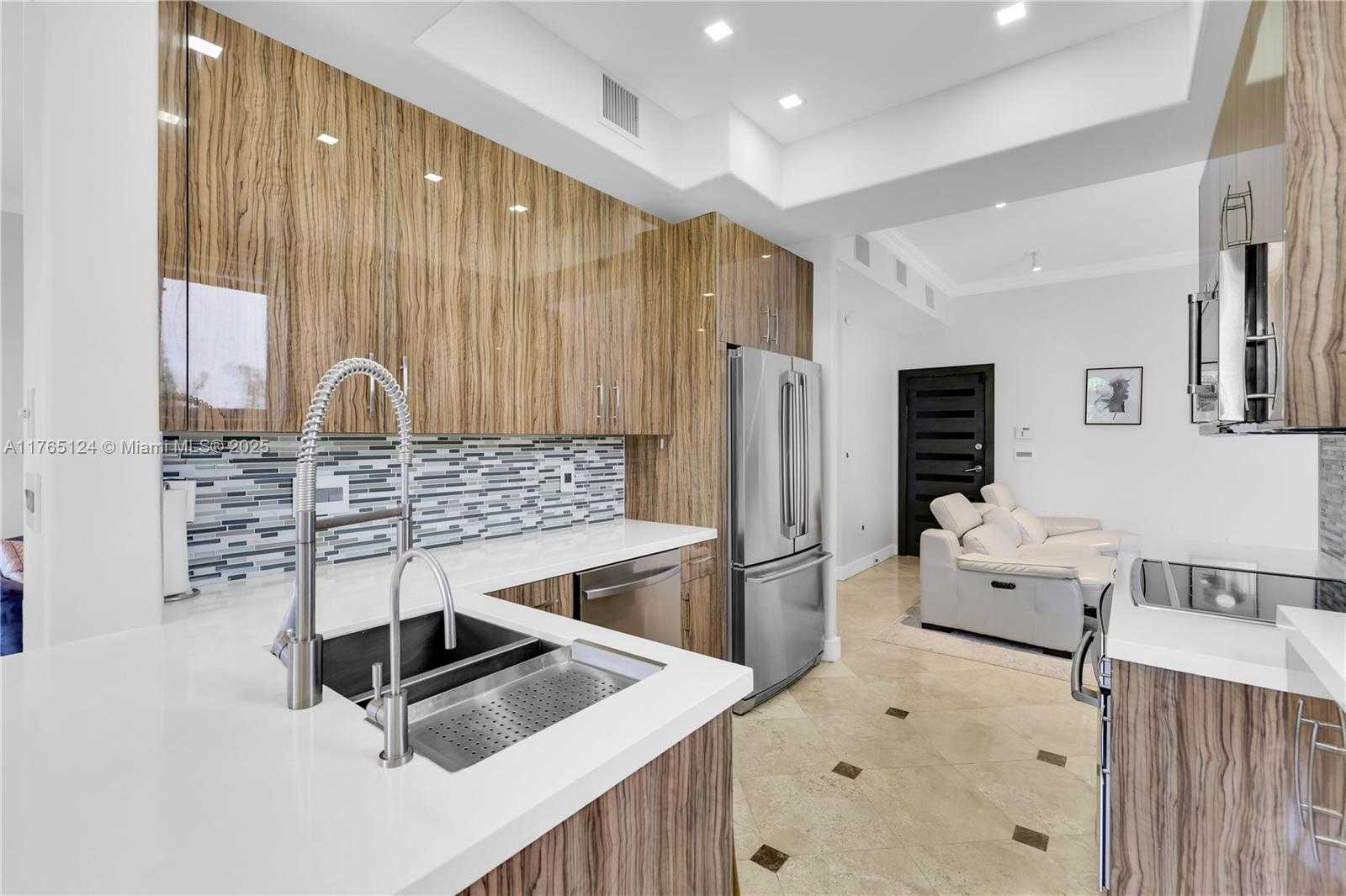Small Image of 3015 NORTH EAST 208TH ST, Aventura Number 15